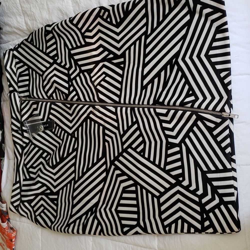 NEW Metaphor Black/White Skirt size XL